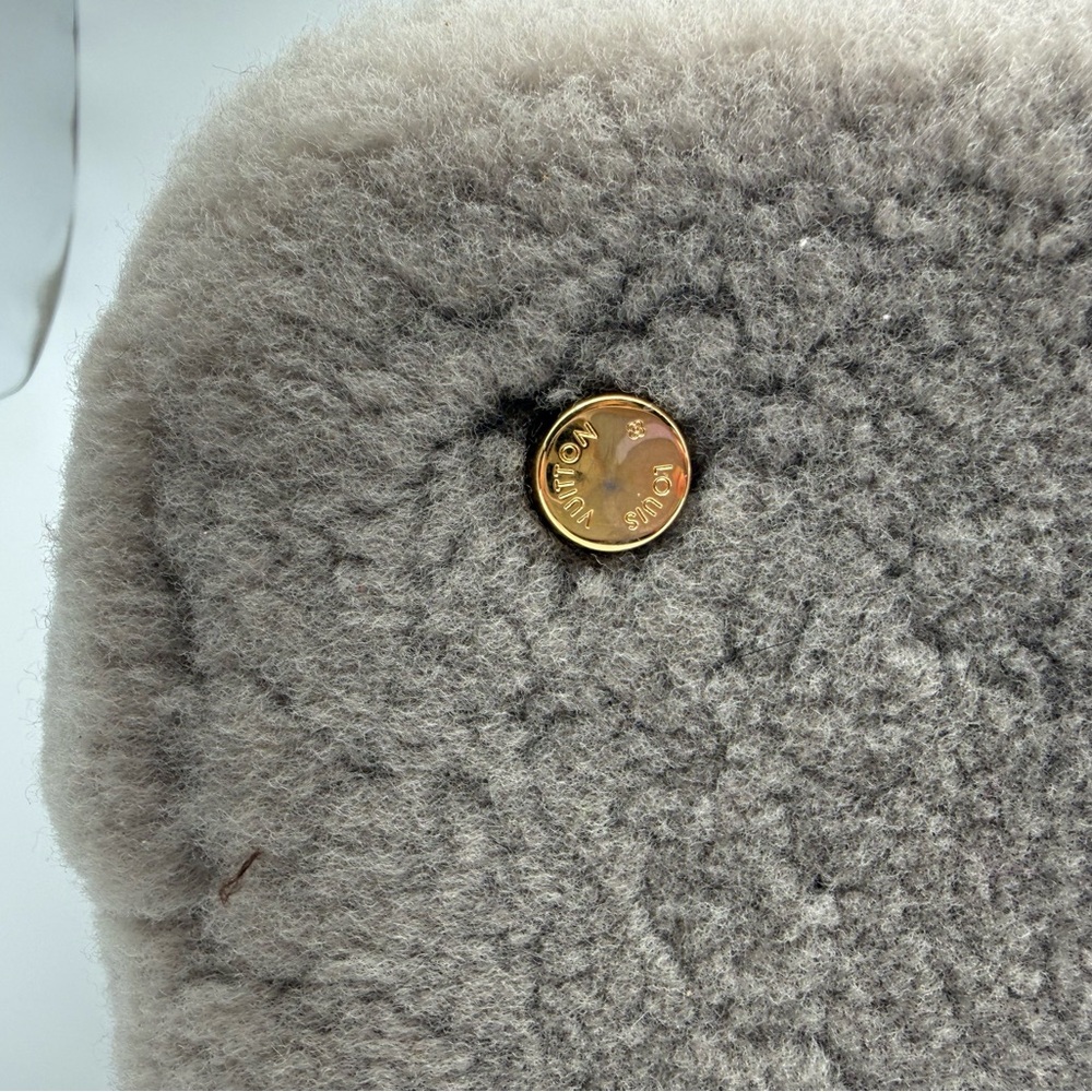 Louis Vuitton Pulsion Lockit Gray Shearling Handbag (2011) - Picture 8 of 16